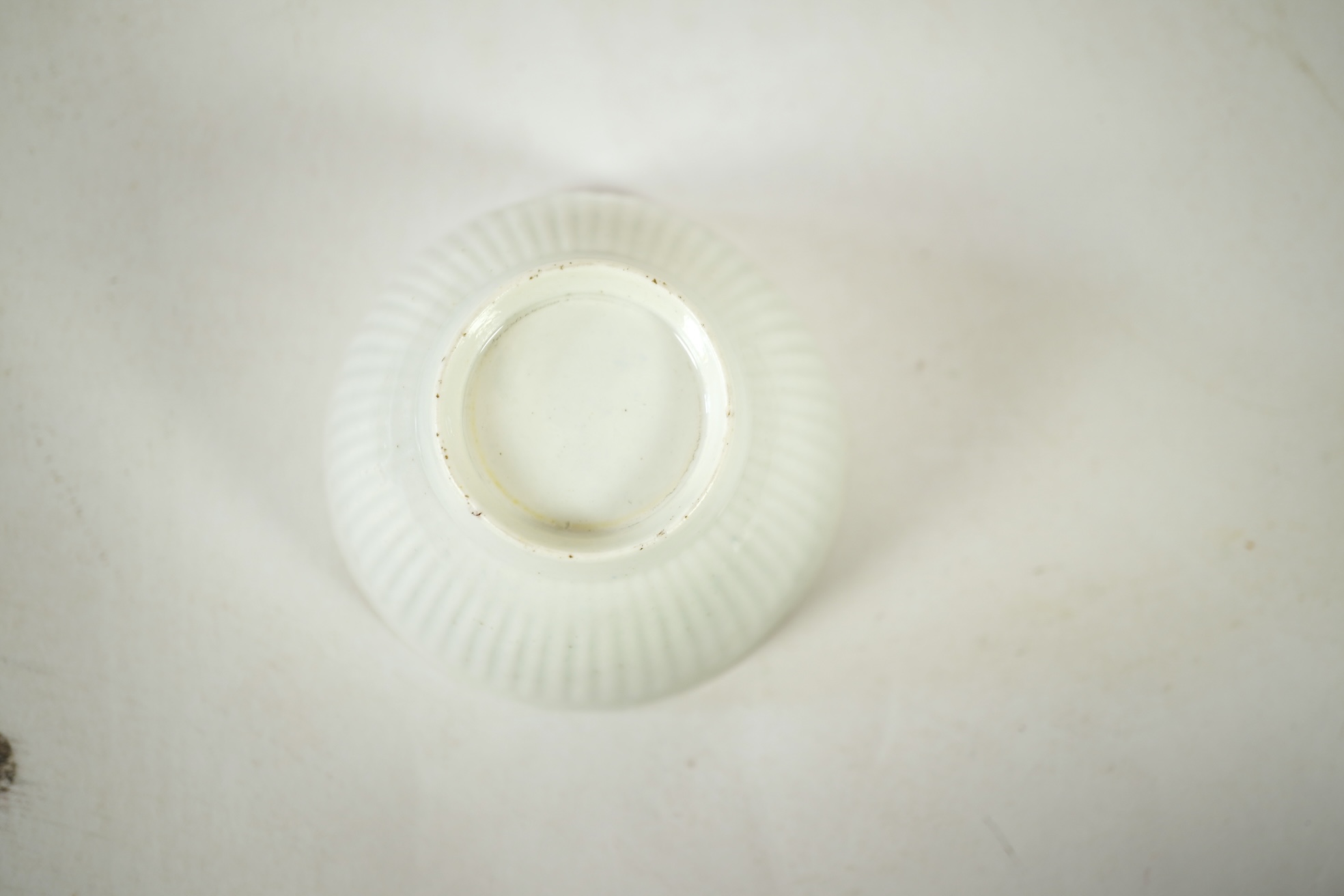 A Worcester Old Worcester Parrot pattern tea bowl and saucer, c.1765-68, saucer 11.5cm in diameter